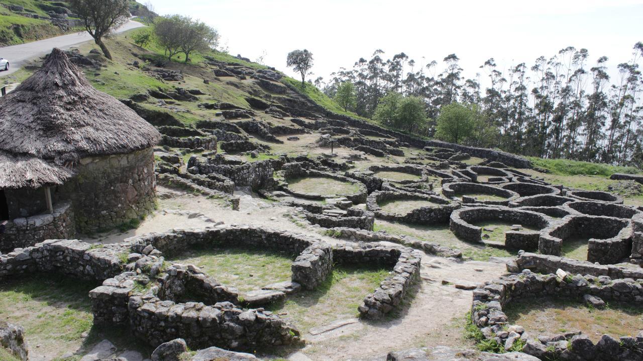 Apartamento Spellos Rosal Luaran gambar